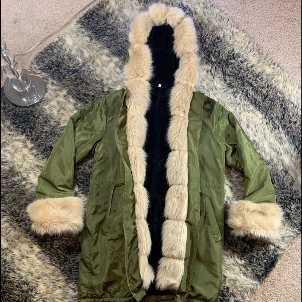 Women’s XL Fleece Lined Fur Hooded Overcoat Green Cream